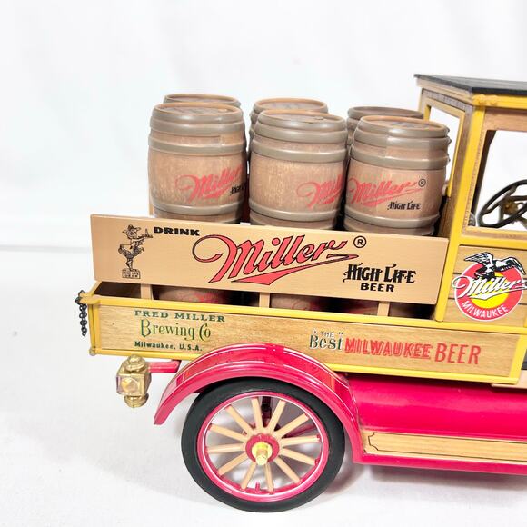 Franklin Mint 1913 Ford Model T Miller Beer Truck Barrels 1:16 Scale Red 1997 - Picture 10 of 16